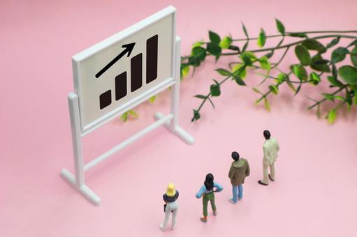 上向きグラフ　業績アップのイメージ 上向き,業績up,棒グラフの写真素材