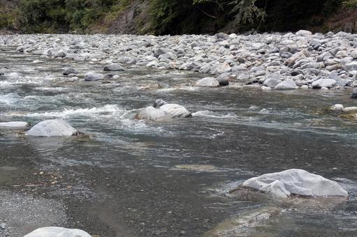 澄んだ水が流れる川【静岡県安倍川】_03 澄んだ水が流れる川【静岡県安倍川】_03の写真