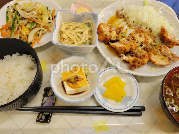 唐揚げ定食 唐揚げ定食,唐揚げ,ご飯の写真素材
