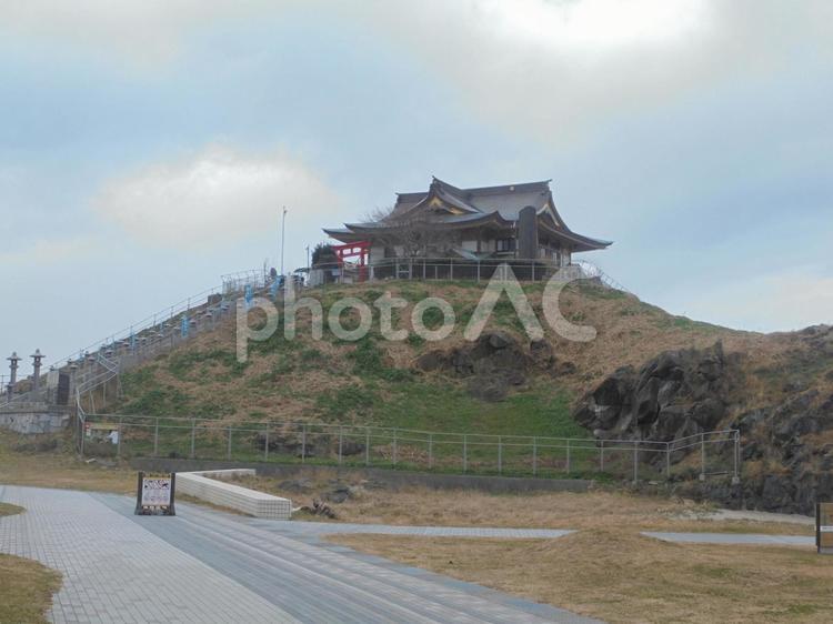 青森県八戸市鎮座・蕪島神社 神社,風景,空の写真素材