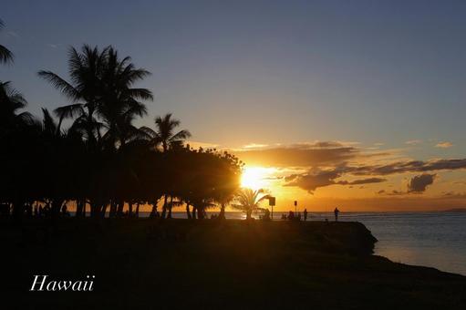 ハワイのサンセット 自然,ハワイ,アラモアナビーチの写真素材