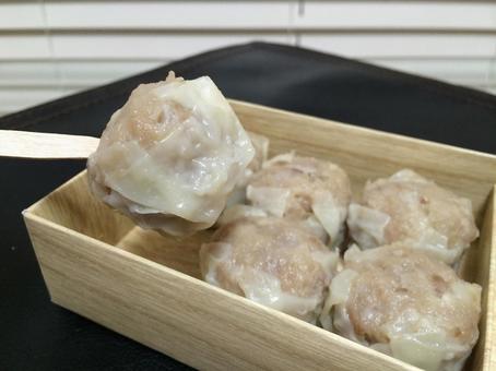 具沢山で大きいサイズの特製焼売6個入り 焼売,箱,シュウマイの写真素材