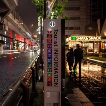 雨の六本木 雨の六本木 六本木,六本木通り,夜の街の写真素材