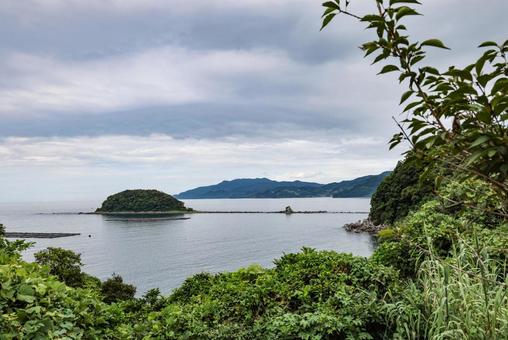干潮時は陸続きになる島 津島 干潮時は陸続きになる島 津島の写真
