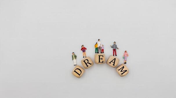 文字ブロックと人形「DREAM」 ミニチュア,人形,ブロックの写真素材