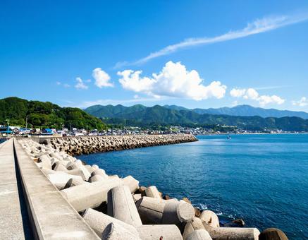 防波堤のある美しい港町 防波堤のある美しい港町の写真