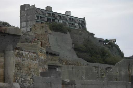 崩壊した軍艦島の風景 崩壊した軍艦島の風景 軍艦島,端島,炭鉱の写真素材