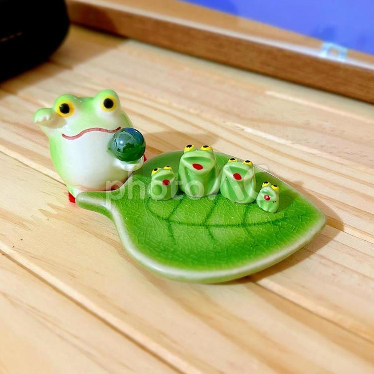 カエルの置物 カエル,陶器,置物の写真素材