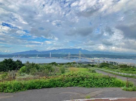 祝津公園展望台から見た白鳥大橋(室蘭) 祝津公園展望台から見た白鳥大橋(室蘭)の写真