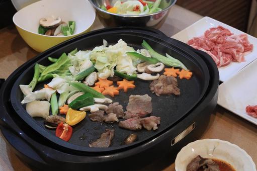 おうち焼肉 おうち焼肉 焼肉,家庭,鉄板の写真素材