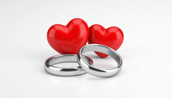 ハートマークの置物とペアの結婚指輪の写真