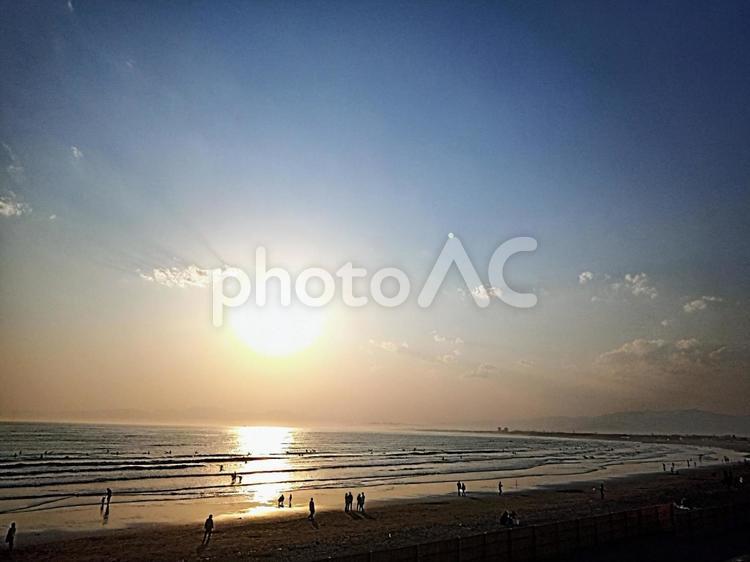 夕日と海　浜辺　風景　景色 夕日,海,浜辺の写真素材