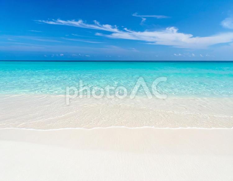 青く透き通る海と白い砂浜 海,ビーチ,空の写真素材