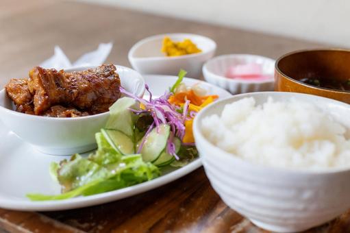 カフェで食べる特製ランチ｜健康的 ランチ,食事,料理の写真素材