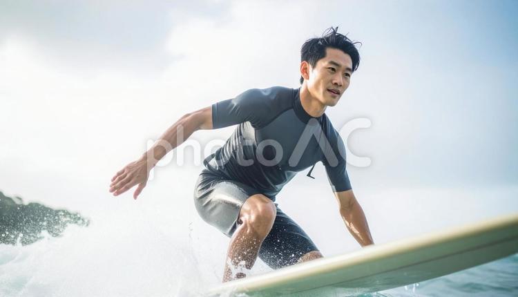 サーフィンをする人物 サーフィン,波乗り,サーファーの写真素材