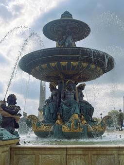 パリの噴水 パリの噴水の写真