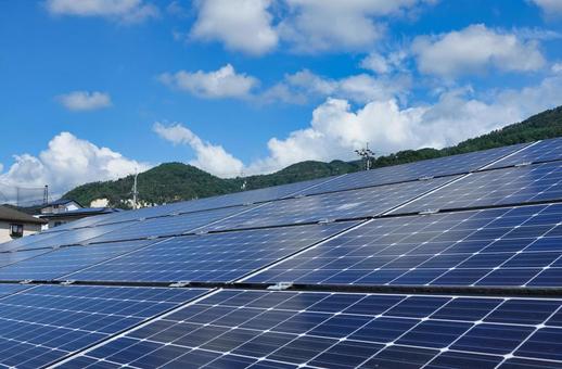 太陽光発電パネルと青空 太陽光発電パネルと青空 太陽光発電,パネル,青空の写真素材