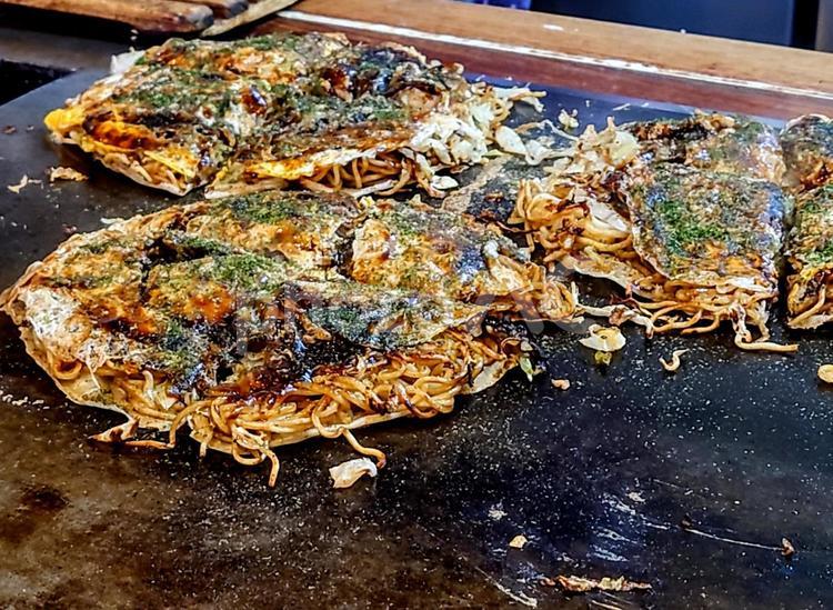 お好み焼き　広島風 お好み焼き,広島風お好み焼き,鉄板焼の写真素材