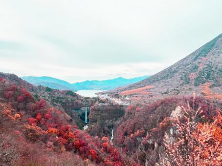 紅葉の始まった男体山・日光・華厳の滝 紅葉,秋,風景の写真素材