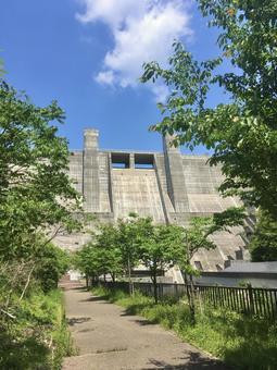 山間にあるダム ダム,貯水池,山の写真素材
