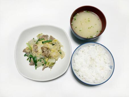 豚肉と白菜のピリ辛春雨の定食のイメージ ピリ辛春雨,美味しい,肉の写真素材