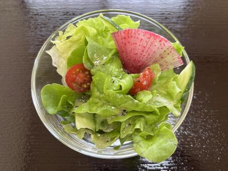 お店の生野菜サラダ 料理写真,食べ物素材,俯瞰の写真素材