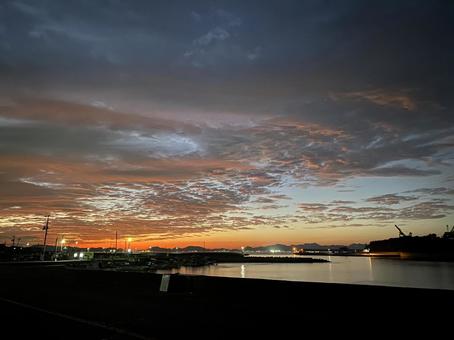 夕暮れの港町 夕暮れ,港,夕焼けの写真素材