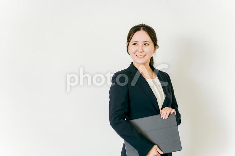 タブレットPCを持つビジネスウーマン ビジネスウーマン,女性,ビジネスの写真素材