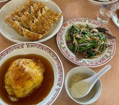 中華ランチ 天津飯,餃子,スープの写真素材