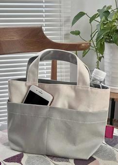 お出かけ　トートバッグ トートバッグ,ファッション,おしゃれの写真素材