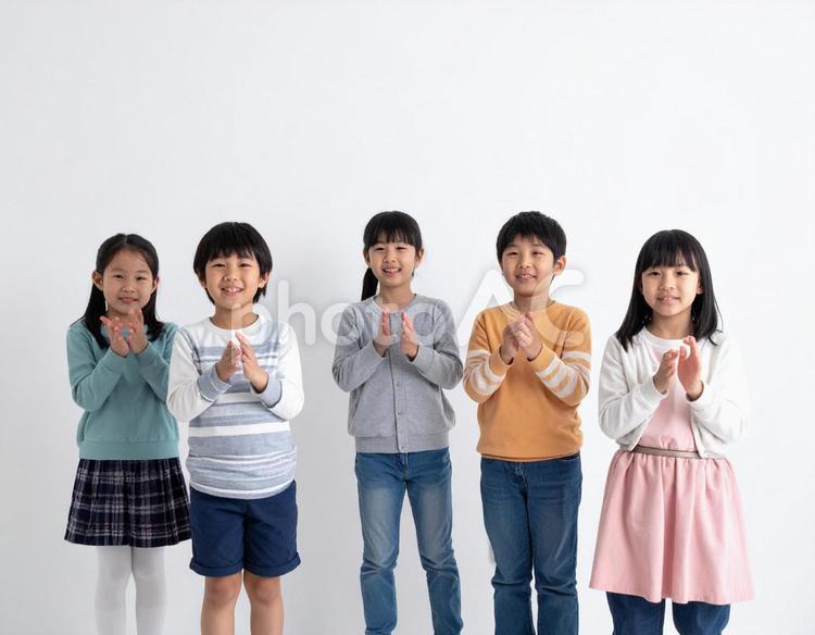拍手をする子供たち 子供,拍手,手拍子の写真素材