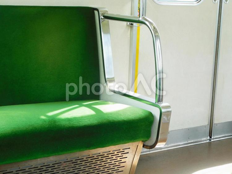 晴れた日の誰も座っていない座席２ 電車の座席,座席,シートの写真素材
