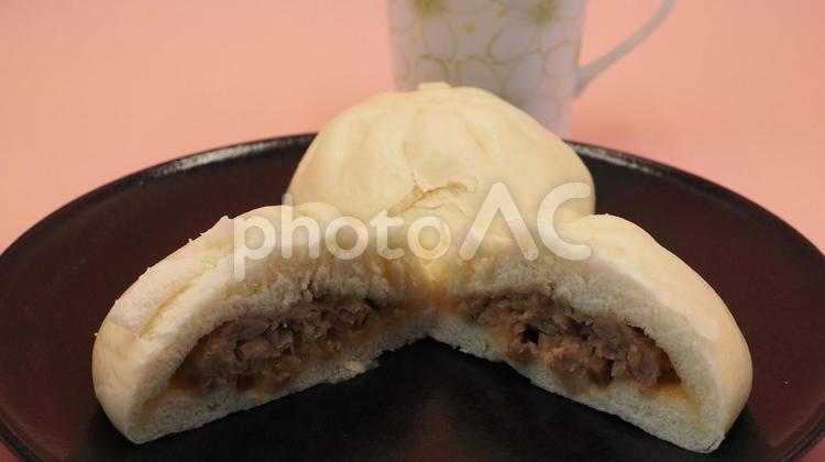 肉まん２個・おやつ（マクロ撮影） 肉まん,豚肉,挽肉の写真素材