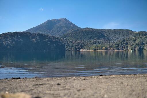 宮崎県高原町の御池 宮崎県,高原町,木の写真素材