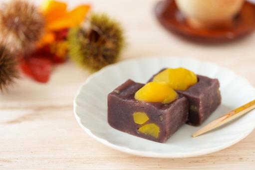 秋の和菓子「栗蒸し羊羹」 栗蒸し羊羹,秋,和菓子の写真素材