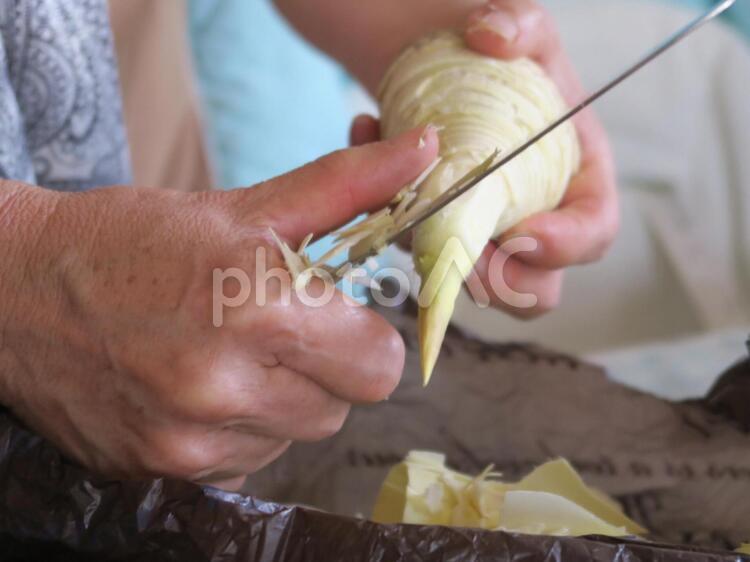 竹の子の皮むき 1,キッチン,スキルの写真素材