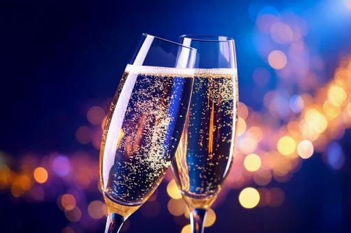 ロマンチックな大人の夜にシャンパンで乾杯 ロマンチックな大人の夜にシャンパンで乾杯の写真
