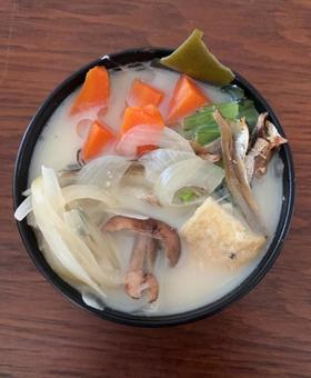 R7.11.07　玉葱などの具沢山みそ汁 具沢山みそ汁,具だくさんみそ汁,野菜の写真素材