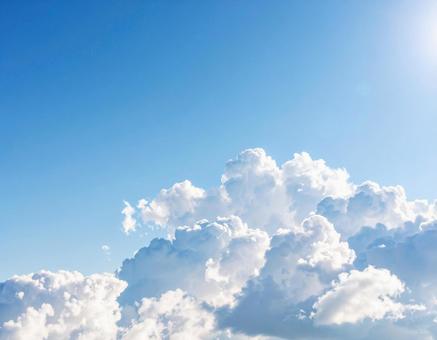 きれいな青空と入道雲 きれいな青空と入道雲の写真