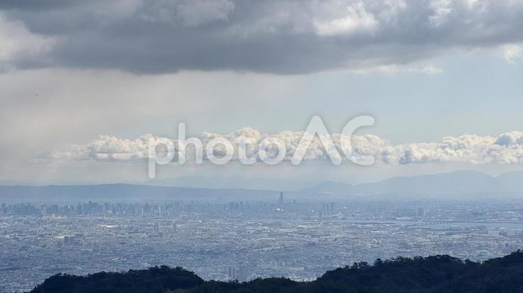東六甲展望台からの大阪平野を眺める 空,のんびり,コピースペースの写真素材