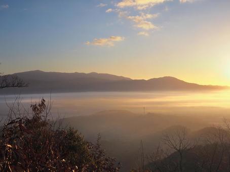 朝日と雲海 丹波八木城跡より 雲海,日の出,朝日の写真素材