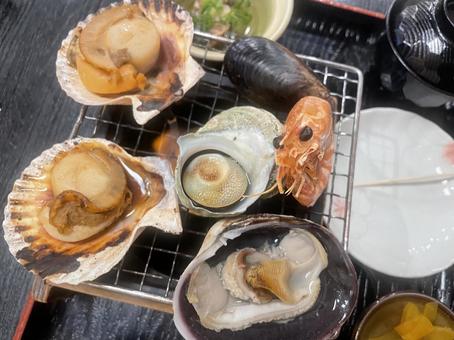 貝焼き　サザエ付 貝焼き,ホタテ貝柱,サザエの写真素材