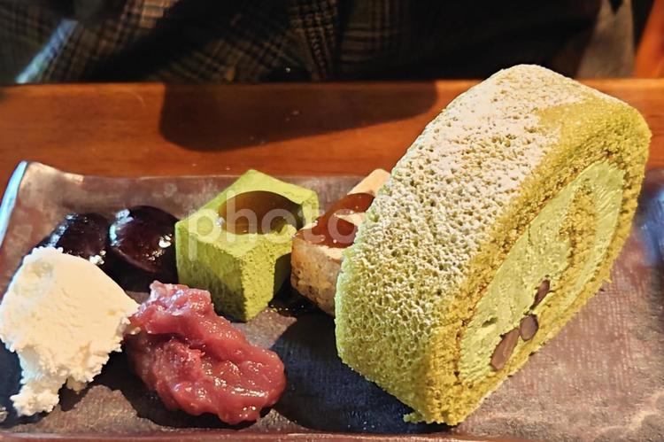 美味しい和スイーツ（抹茶ロールケーキ） デザート,スイーツ,抹茶ロールの写真素材