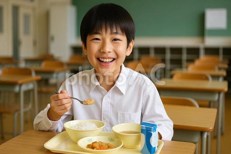 学校の給食を楽しむ小学生男子・食育・教室 給食,小学生,男の子の写真素材