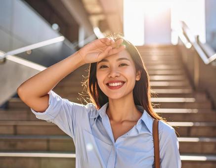 営業回りに出る、真夏のビジネスパーソン 営業回りに出る、真夏のビジネスパーソンの写真