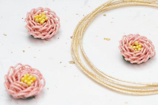 水引細工の花飾りと和紙を使った上品な背景 水引,花飾り,飾りの写真素材