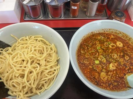 辛いつけ麺 辛いつけ麺の写真
