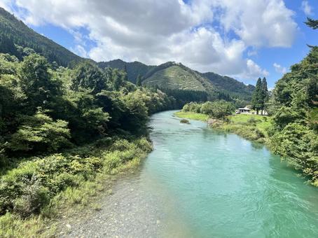 川 川 川,夏,緑の写真素材