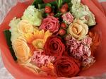 赤いバラが入った華やかな花束 花束,バラ,赤の写真素材