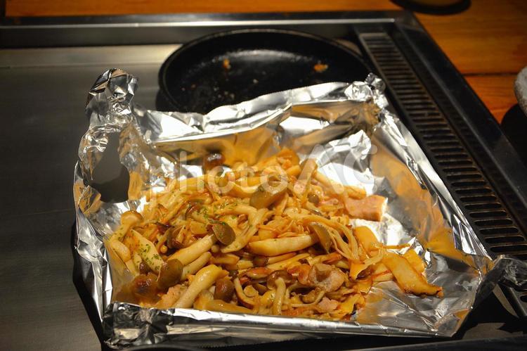 きのこの炒めもの 鉄板焼,広島,グルメの写真素材